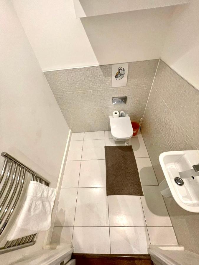 London Stratford Luxury House, 5 Minutes Walk Station, Westfield, 3 Bedrooms 3 Bathrooms, Reception, Garden, Parking Eksteriør bilde