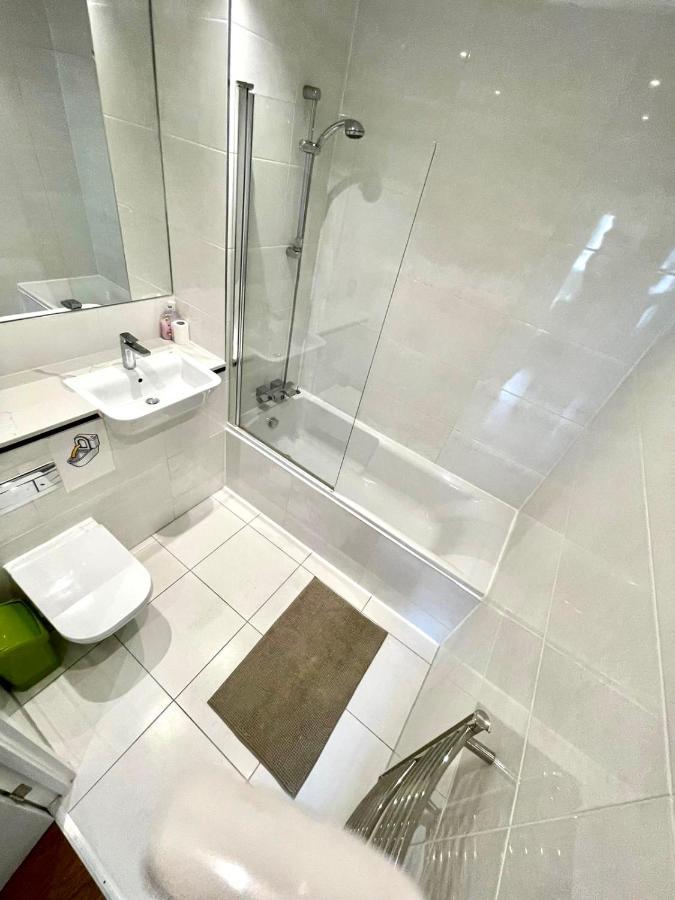 London Stratford Luxury House, 5 Minutes Walk Station, Westfield, 3 Bedrooms 3 Bathrooms, Reception, Garden, Parking Eksteriør bilde