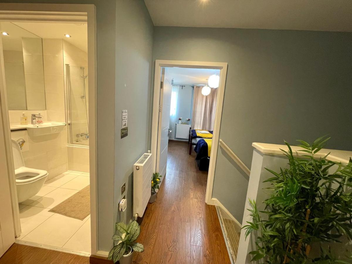London Stratford Luxury House, 5 Minutes Walk Station, Westfield, 3 Bedrooms 3 Bathrooms, Reception, Garden, Parking Eksteriør bilde