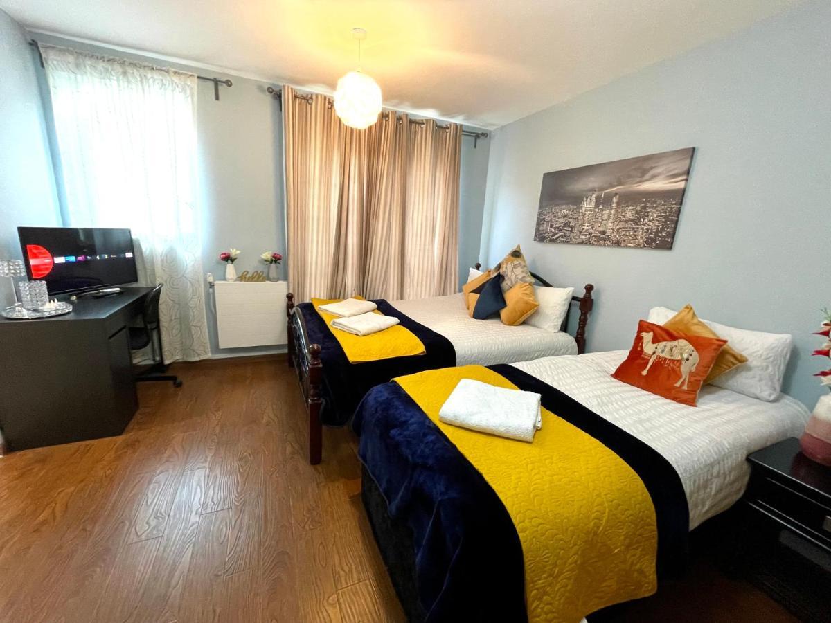 London Stratford Luxury House, 5 Minutes Walk Station, Westfield, 3 Bedrooms 3 Bathrooms, Reception, Garden, Parking Eksteriør bilde