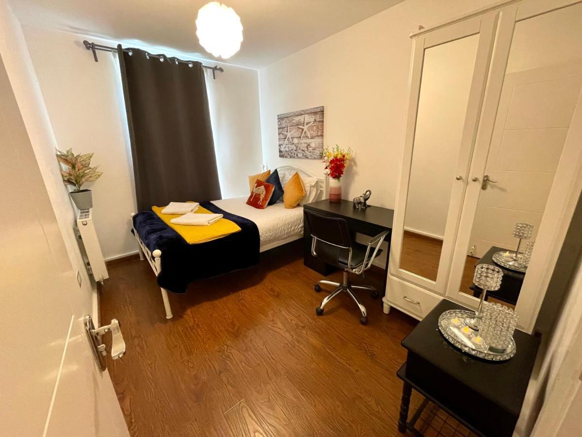 London Stratford Luxury House, 5 Minutes Walk Station, Westfield, 3 Bedrooms 3 Bathrooms, Reception, Garden, Parking Eksteriør bilde