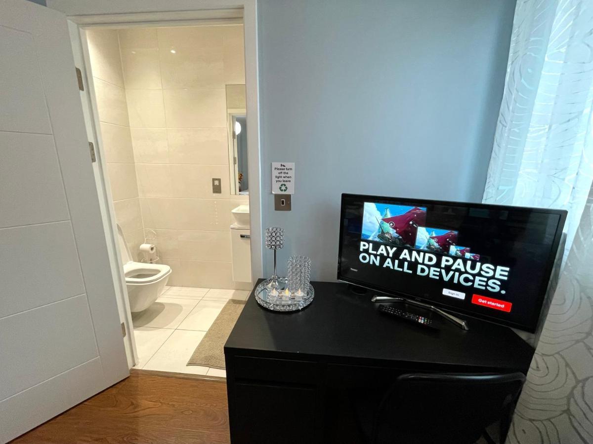 London Stratford Luxury House, 5 Minutes Walk Station, Westfield, 3 Bedrooms 3 Bathrooms, Reception, Garden, Parking Eksteriør bilde
