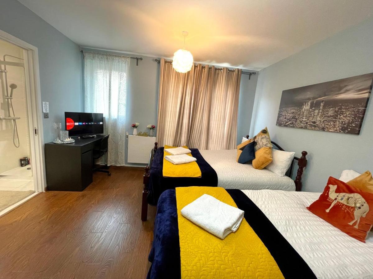 London Stratford Luxury House, 5 Minutes Walk Station, Westfield, 3 Bedrooms 3 Bathrooms, Reception, Garden, Parking Eksteriør bilde