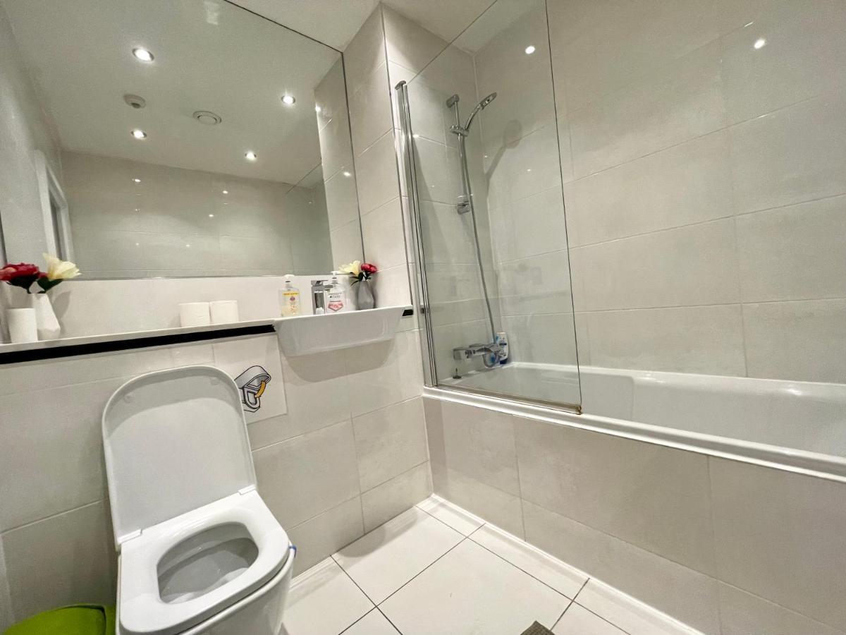 London Stratford Luxury House, 5 Minutes Walk Station, Westfield, 3 Bedrooms 3 Bathrooms, Reception, Garden, Parking Eksteriør bilde