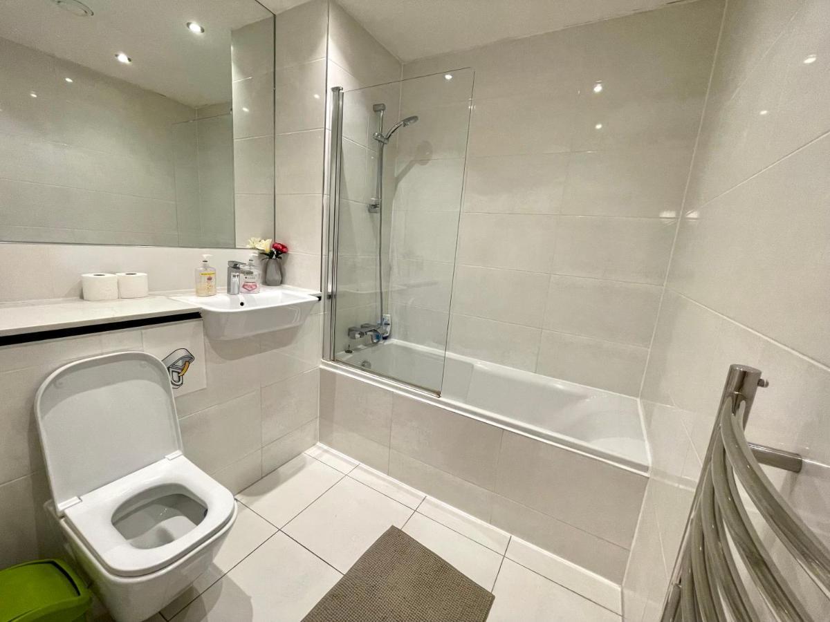 London Stratford Luxury House, 5 Minutes Walk Station, Westfield, 3 Bedrooms 3 Bathrooms, Reception, Garden, Parking Eksteriør bilde