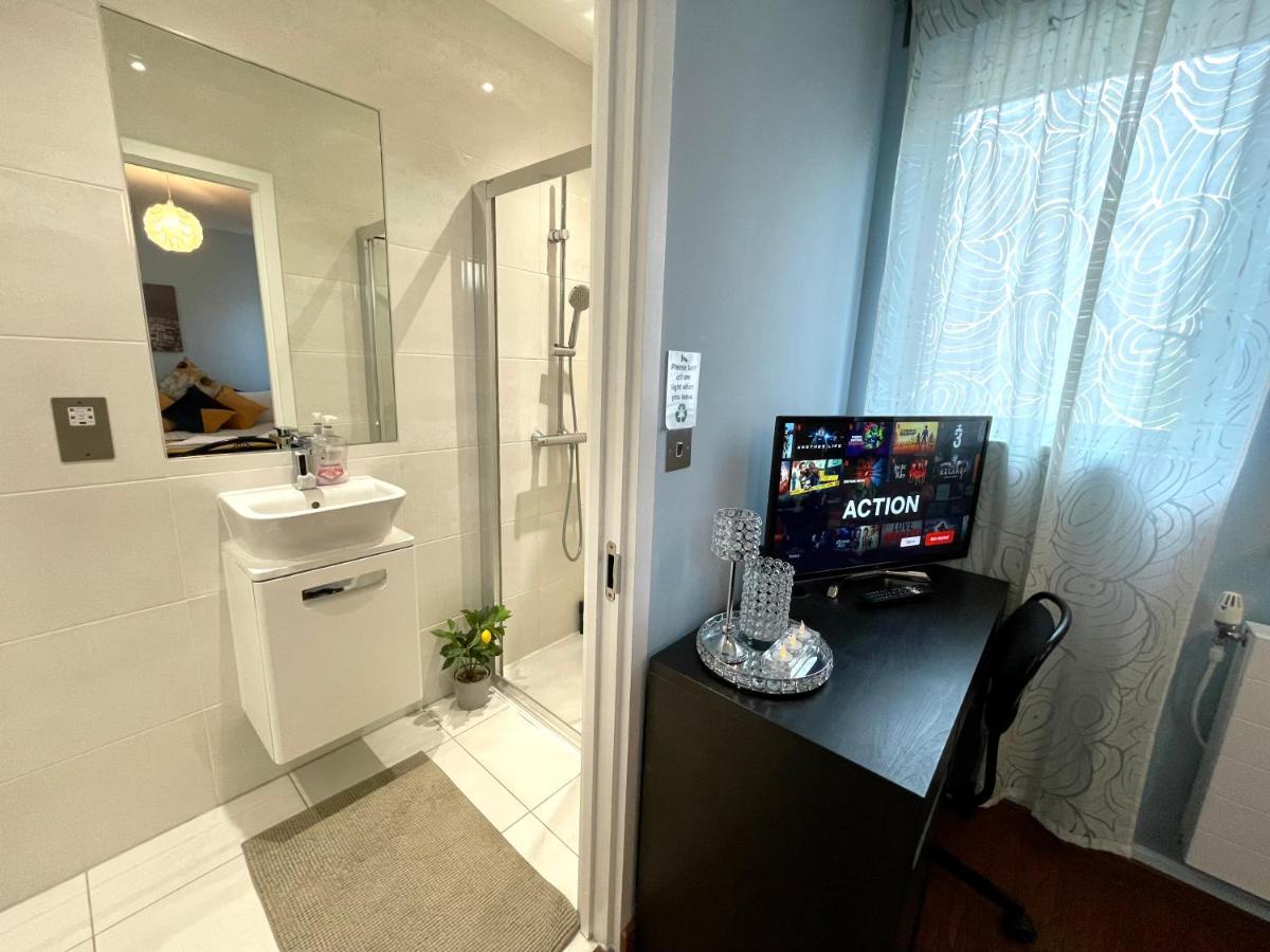 London Stratford Luxury House, 5 Minutes Walk Station, Westfield, 3 Bedrooms 3 Bathrooms, Reception, Garden, Parking Eksteriør bilde