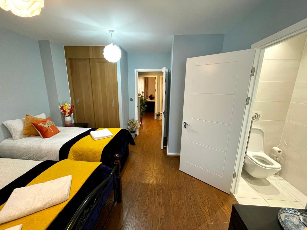 London Stratford Luxury House, 5 Minutes Walk Station, Westfield, 3 Bedrooms 3 Bathrooms, Reception, Garden, Parking Eksteriør bilde