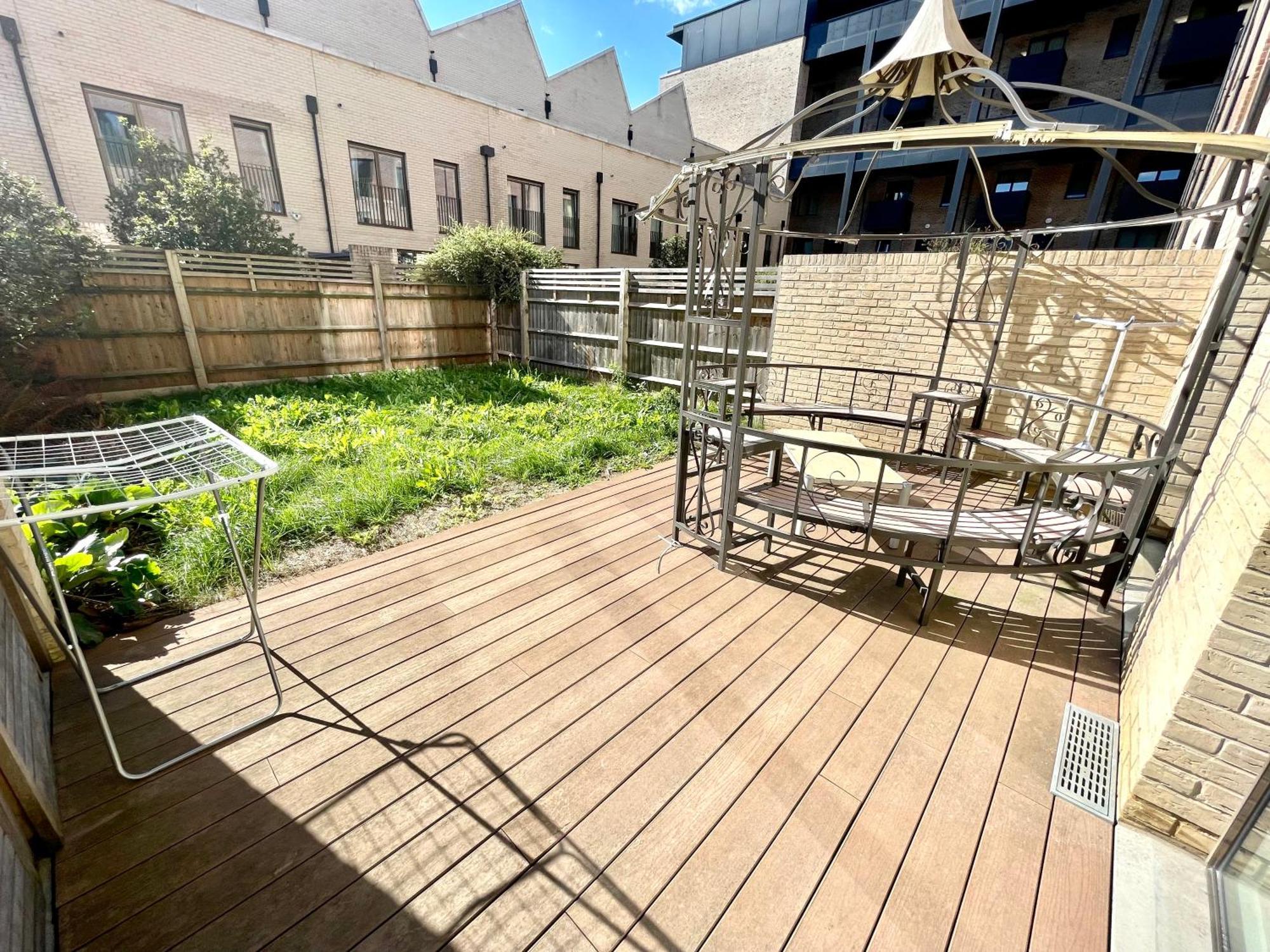 London Stratford Luxury House, 5 Minutes Walk Station, Westfield, 3 Bedrooms 3 Bathrooms, Reception, Garden, Parking Eksteriør bilde