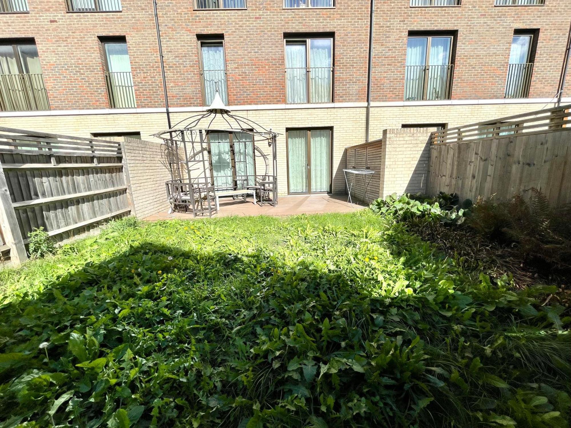 London Stratford Luxury House, 5 Minutes Walk Station, Westfield, 3 Bedrooms 3 Bathrooms, Reception, Garden, Parking Eksteriør bilde